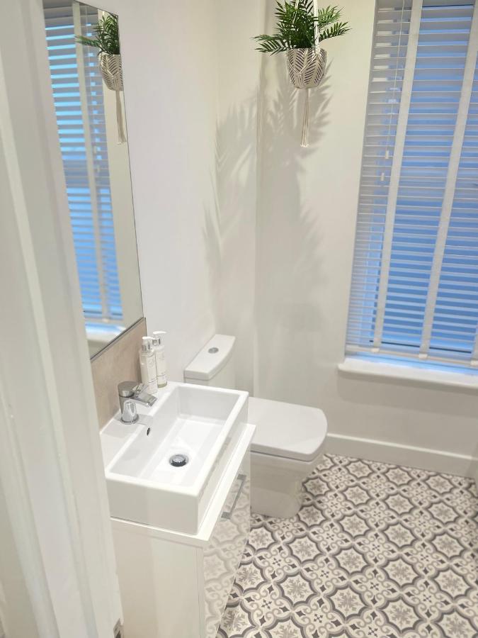 וורטינג Seaview Flat With Balcony, Spacious 2 Bedroom מראה חיצוני תמונה