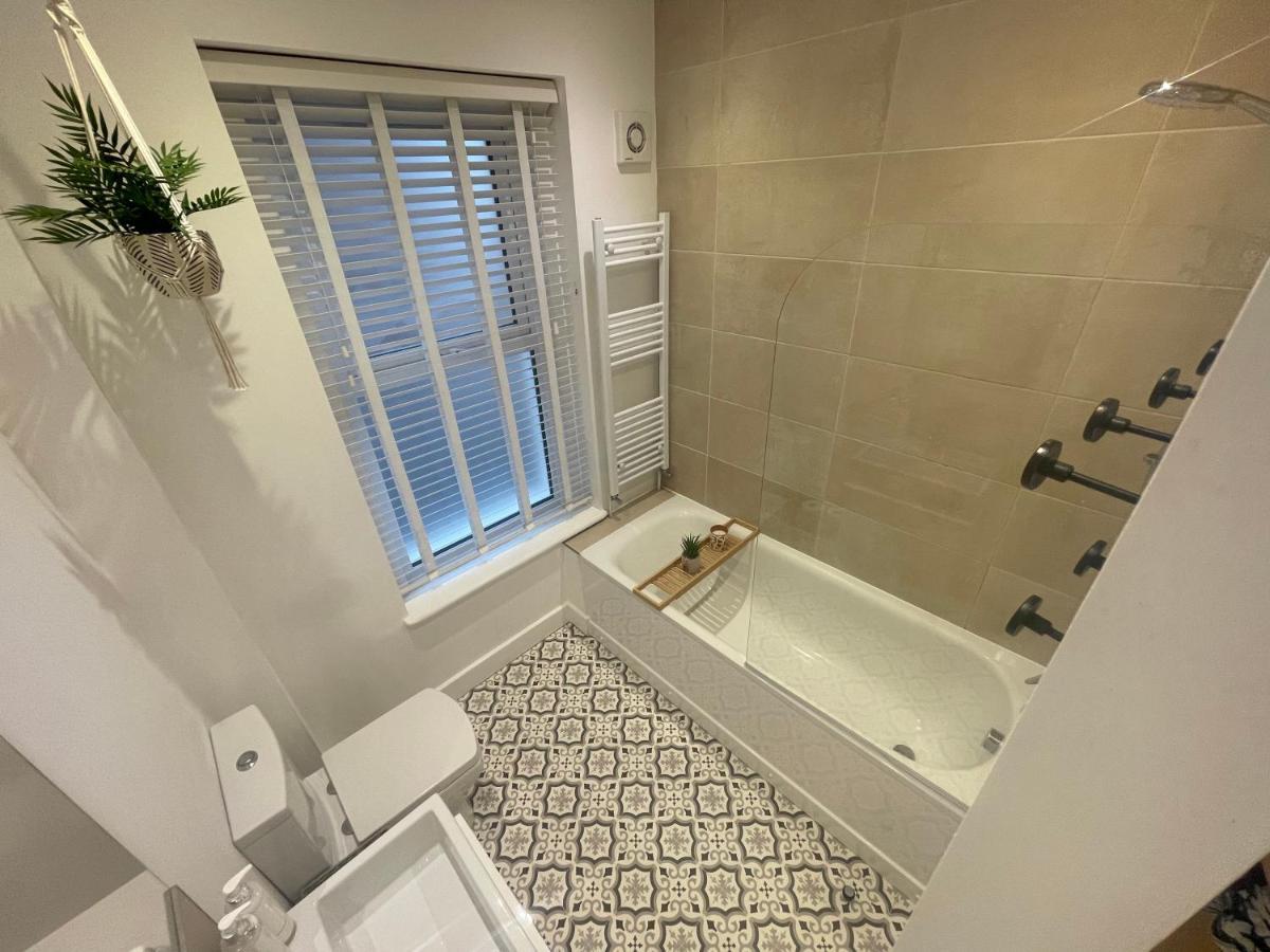 וורטינג Seaview Flat With Balcony, Spacious 2 Bedroom מראה חיצוני תמונה