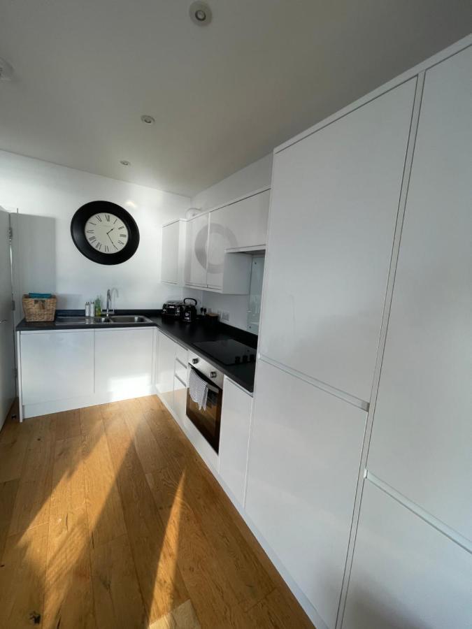 וורטינג Seaview Flat With Balcony, Spacious 2 Bedroom מראה חיצוני תמונה