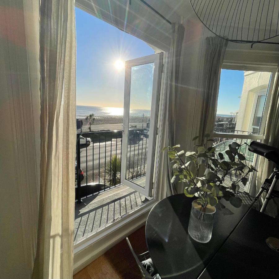 וורטינג Seaview Flat With Balcony, Spacious 2 Bedroom מראה חיצוני תמונה